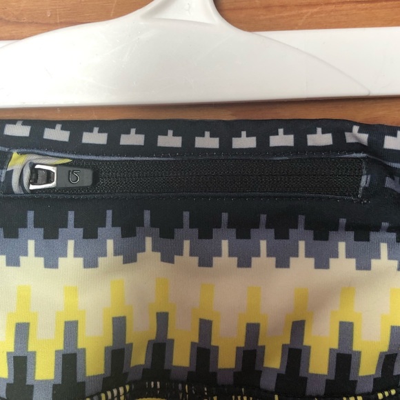 Exercise leggings. - Picture 2 of 2